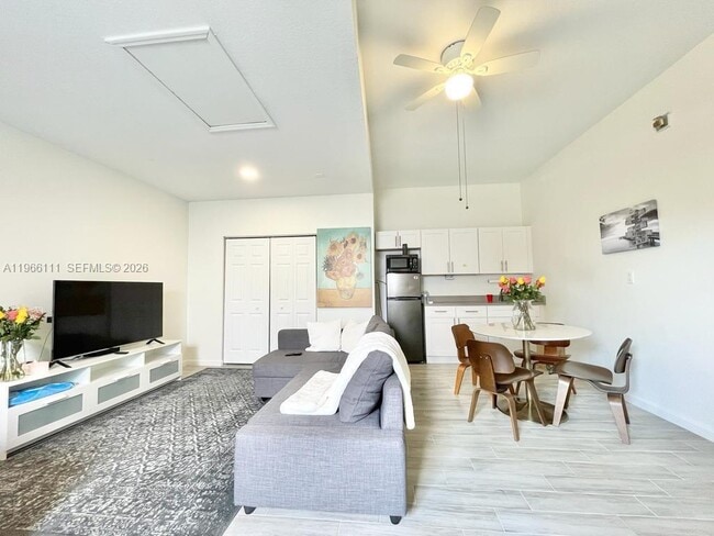 Photo - 15477 SW 23rd Ln Unidad A