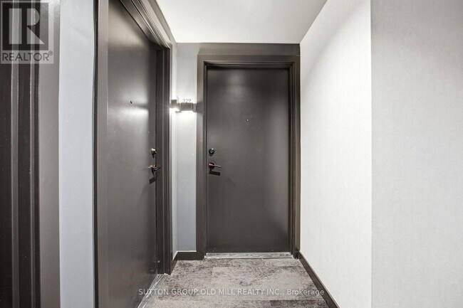 Photo - 689 The Queensway Unit 329