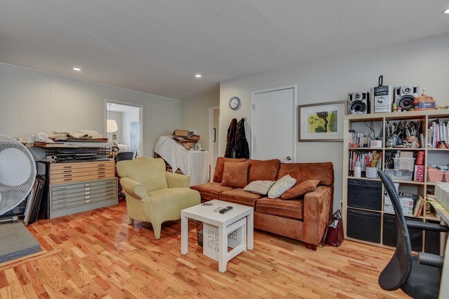 Photo - 490 California St