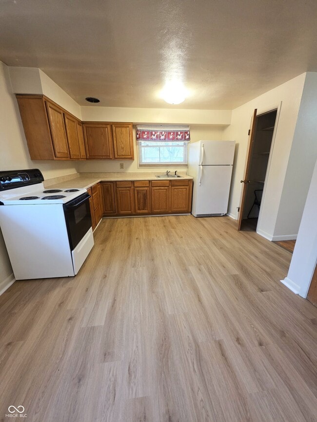 Photo - 10701 Broadway St