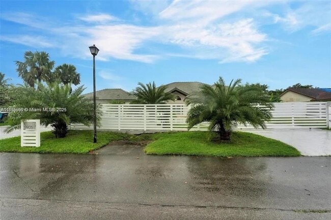 Photo - 19905 SW 135th Ave