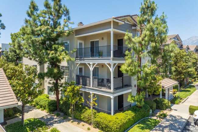 9400 Fairway View Pl