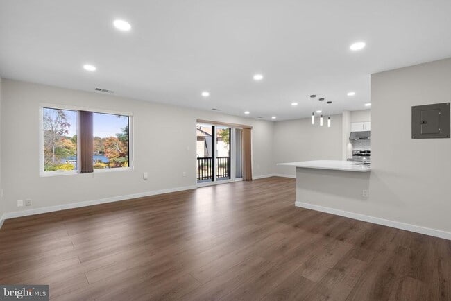 Building Photo - 10053 Windstream Dr Unit 3