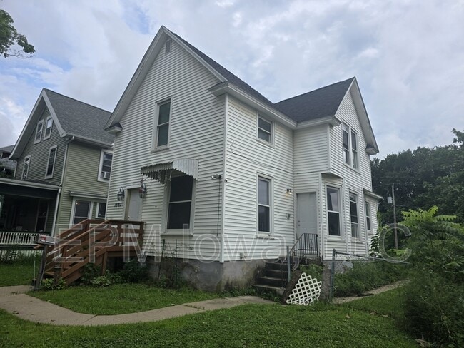 Building Photo - 1527 4th Ave SE