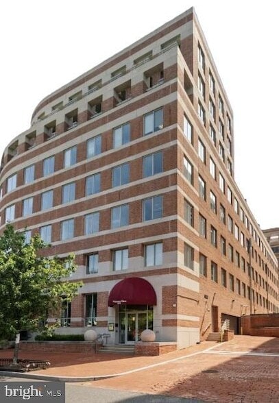Building Photo - 1275 25th St NW Unit 708