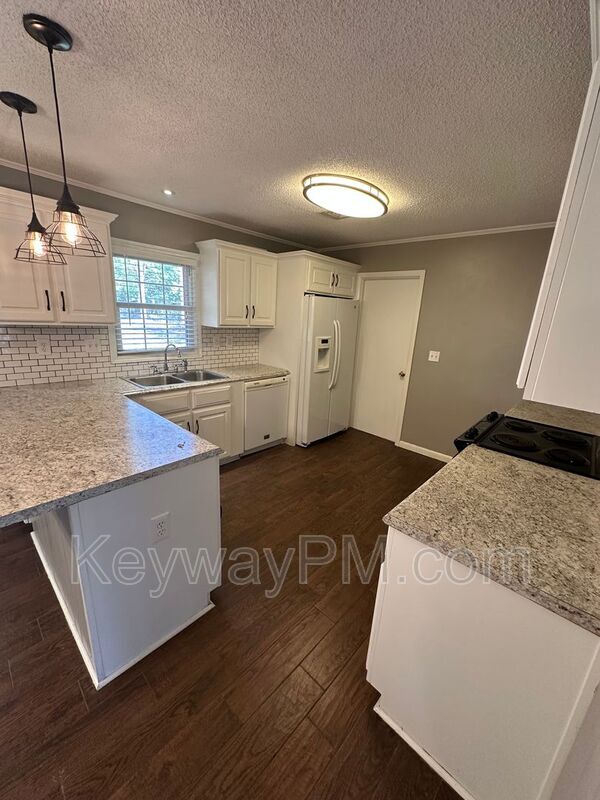 Photo - 2136 Pine Log Rd