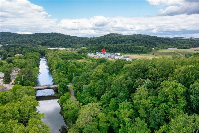 Photo - Beautifully UPDATE Townhome FOR LEASE