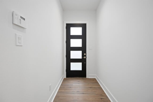 Photo - 3504 Caplin St