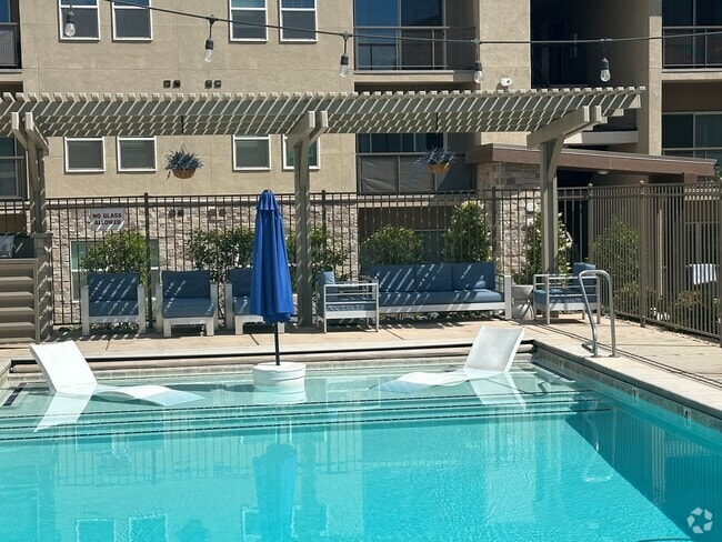 Pool Tanning Ledge - La Vida at Sienna Hills Rental