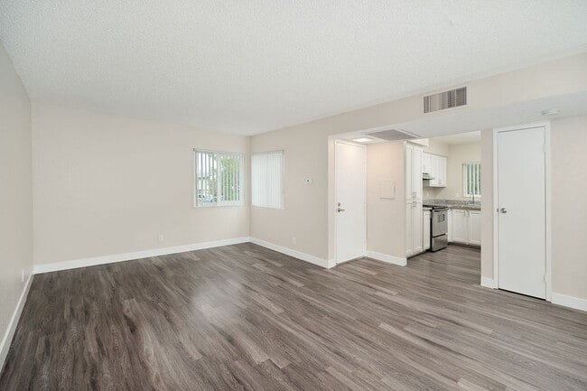 Photo - Lynwood Knolls