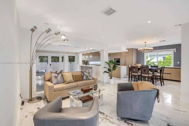 3504 Crystal View Ct