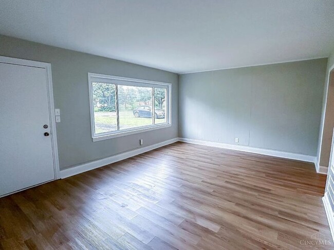 Photo - 1470 Antoinette Ave