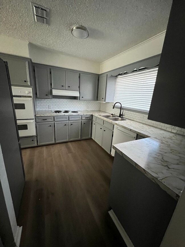 Photo - GREAT HOME IN CLYDE