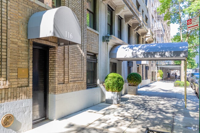 Entrance - 114-116 E 84th St