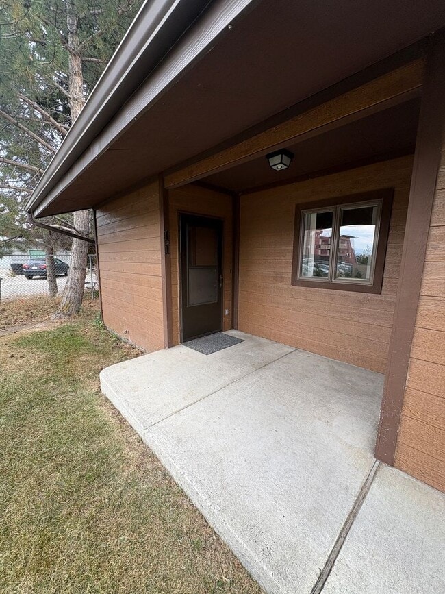 Building Photo - 1802 West Lincoln Street Unit 11 Rental