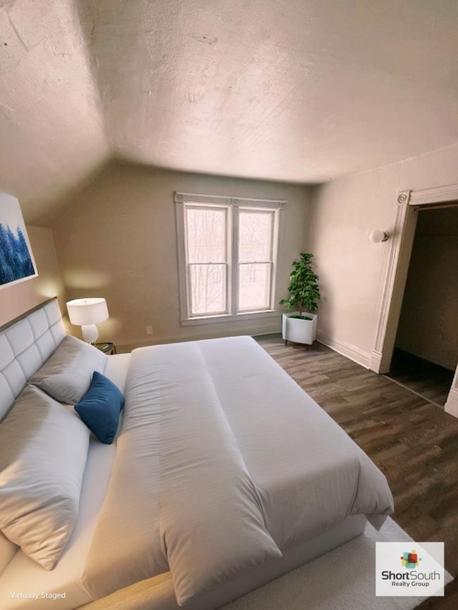 Photo - Updated 3 bed 1 bath upper apartment in Muskegon