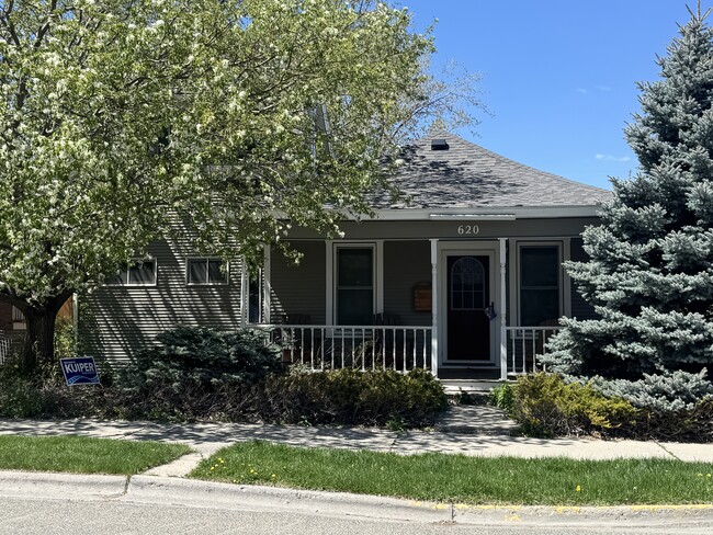 Front - 620 N Davis St
