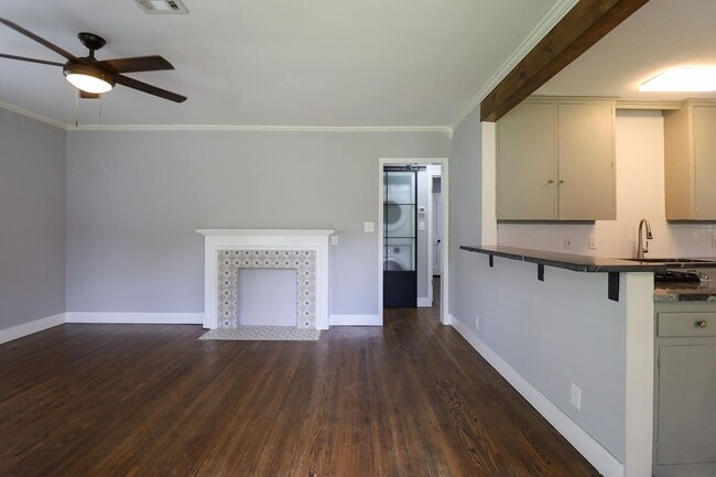 Photo - 3 Bed | 1 Bath | Mid Town | $1400