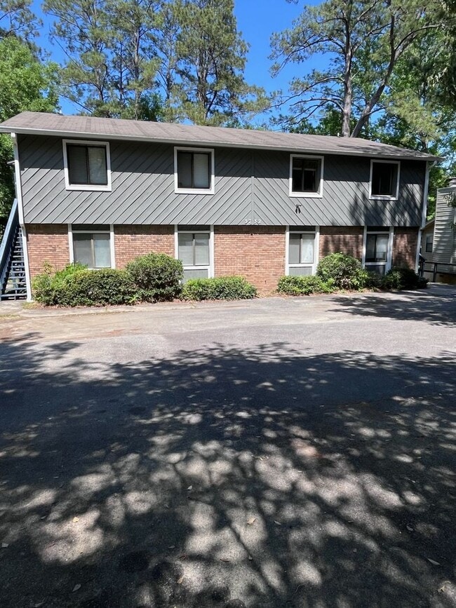 Building Photo - 3732 Donovan Dr Unit Apt A