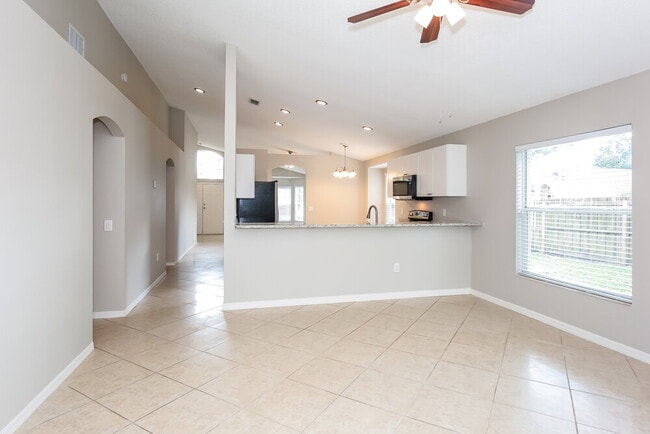 Photo - 402 Sangria Dr