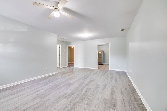 Photo - Charming 2BR Duplex with Spacious Yard in Springfield