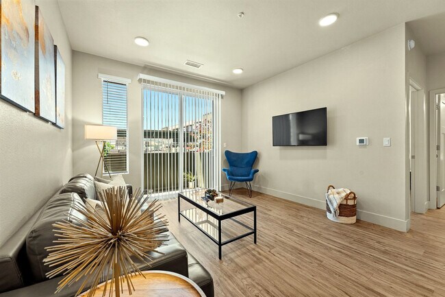 1100 Solitude Trl Unit SI ID1585305P