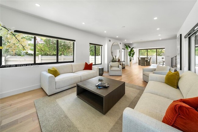 Photo - 600 NE 57th St