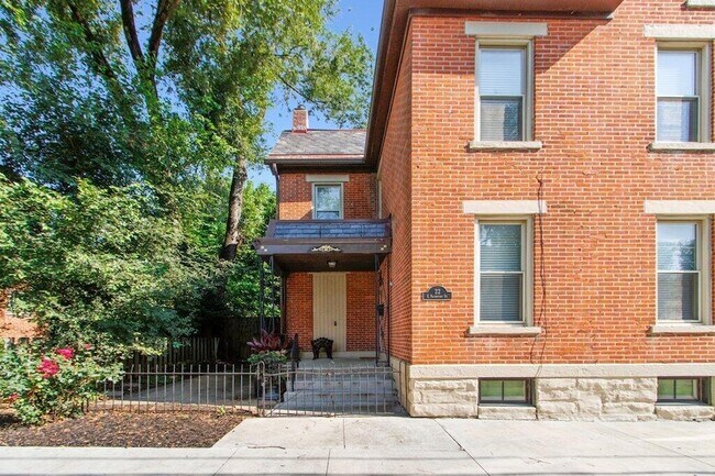 22 E Frankfort St