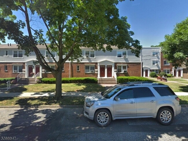 Building Photo - 79 Hastings Ave Unit B-B Rental