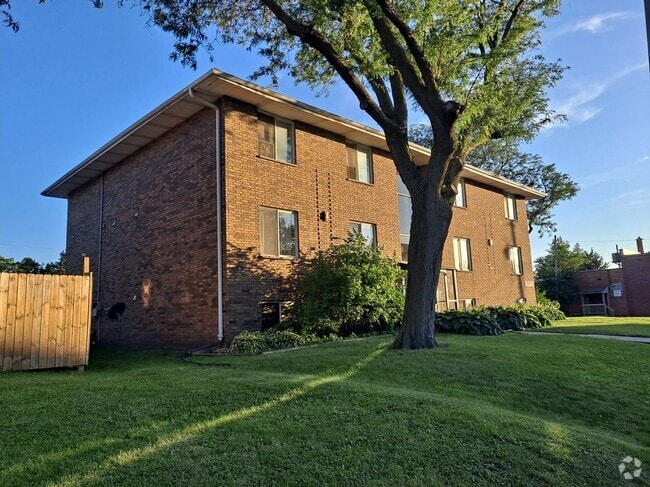 Building Photo - 1445 W 16th St Rental