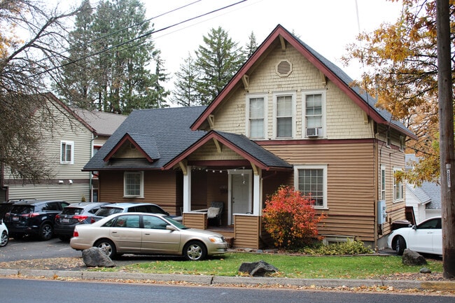 Photo - 1000 NE B St