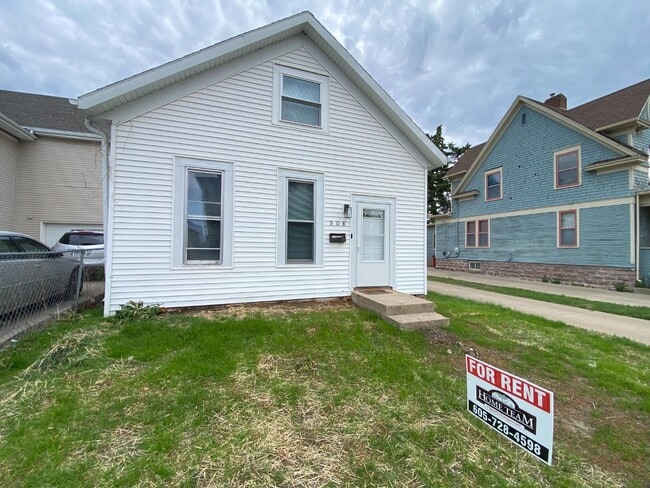 Photo - 906 W 10th St
