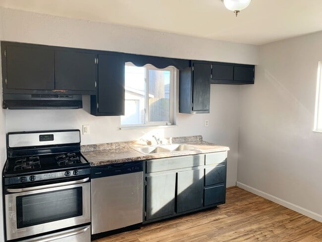 Photo - Renovated and Move In Ready...725 Ashland, Mitchell, IL 62040