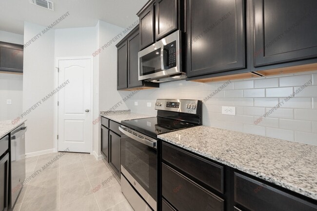 Photo - 424 Poplin Ln