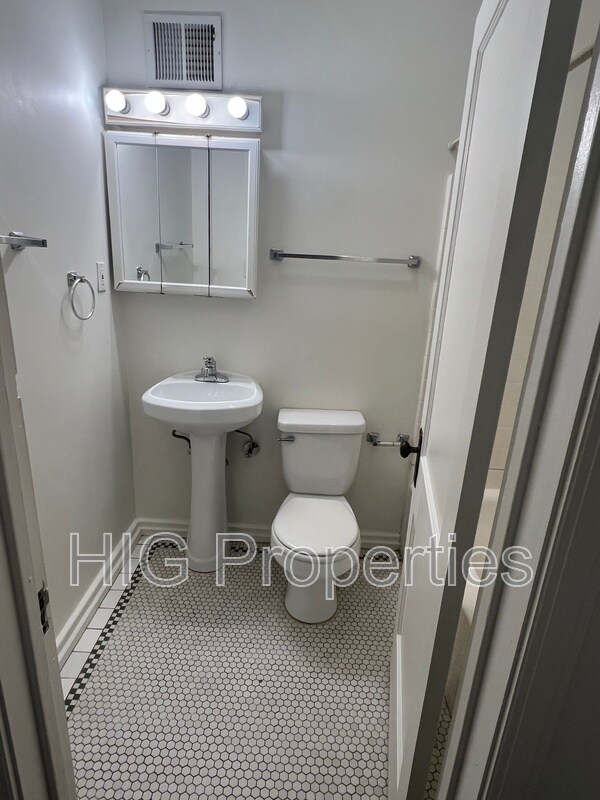 Photo - 1530 N Downing St Unidad 204