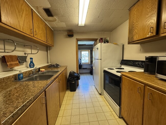 Photo - 344 Stewart St