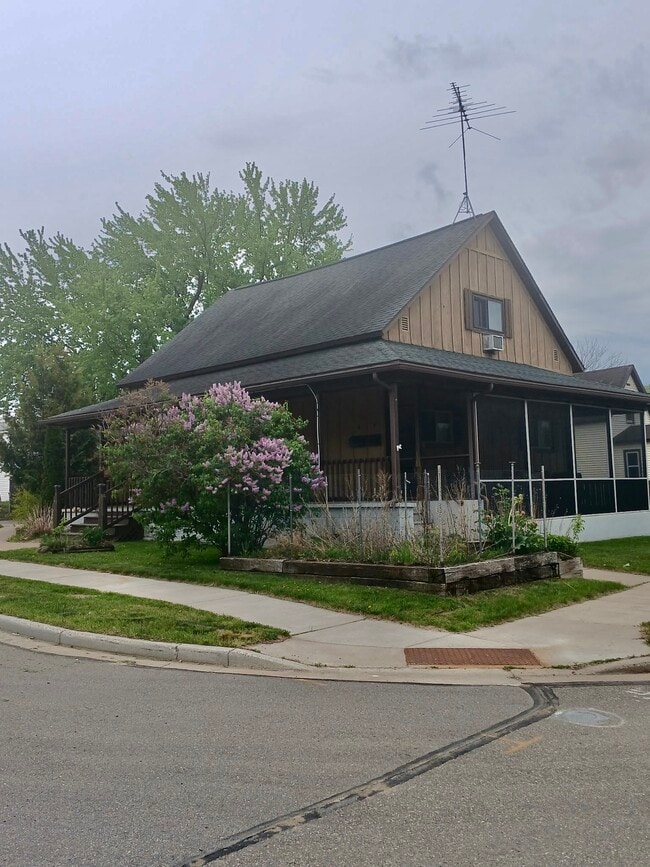Building Photo - 803 Bruner St Rental