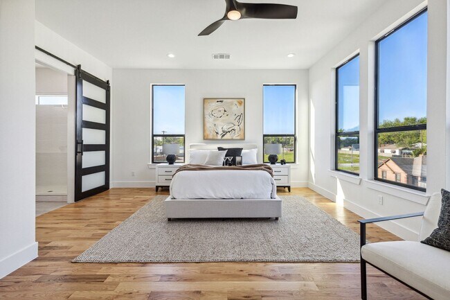 Photo - 3 Story Townhome with Roof Top Deck