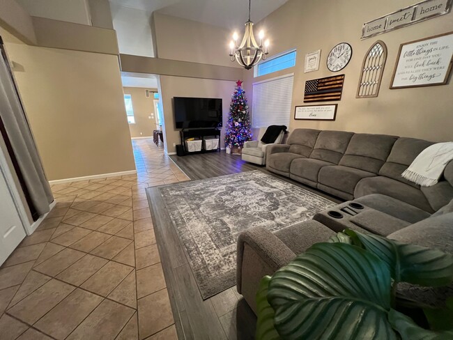 entry way / living room - 813 Kells Cir House