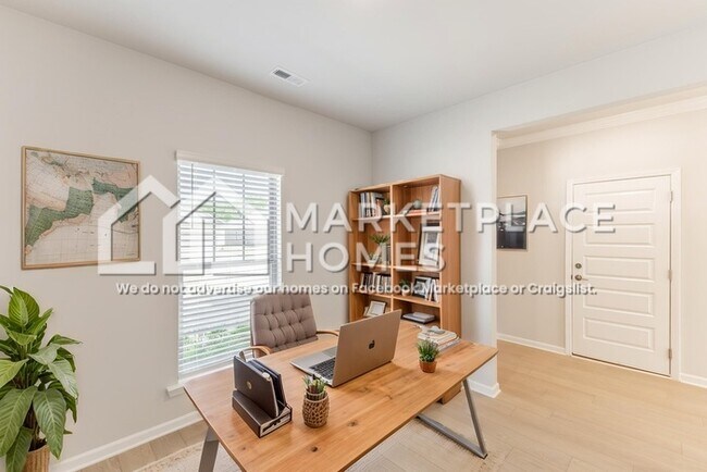 Photo - 206 Stockyard Cir