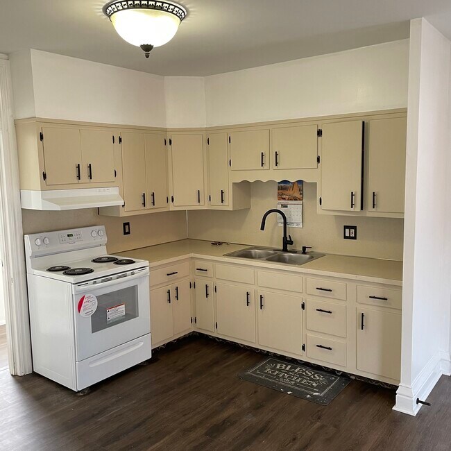 Kitchen - 120 S 6th St Unidad 3