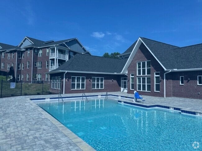 Building Photo - Groves at Waters Edge Rental