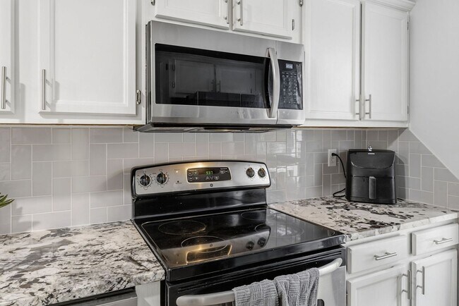 Photo - Modern Comfort & Convenience in Regents Green Townhome