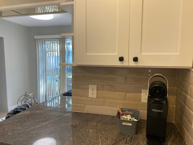 Estación de café - 323 Mira Vista Dr