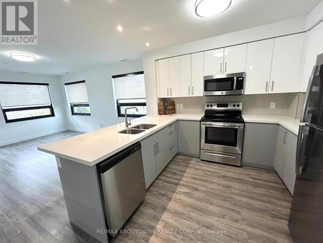 Photo - 460 Belmont Ave W