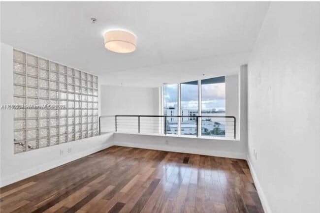 2000 Bay Dr Unit 402