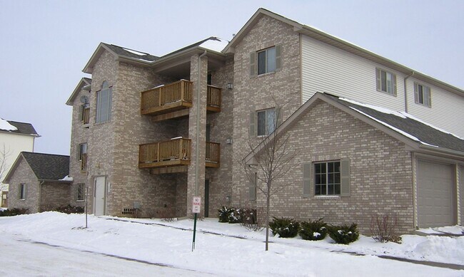 Building Photo - 2 bedroom Condo in Coralville - Available Summer 2026 Unit 102
