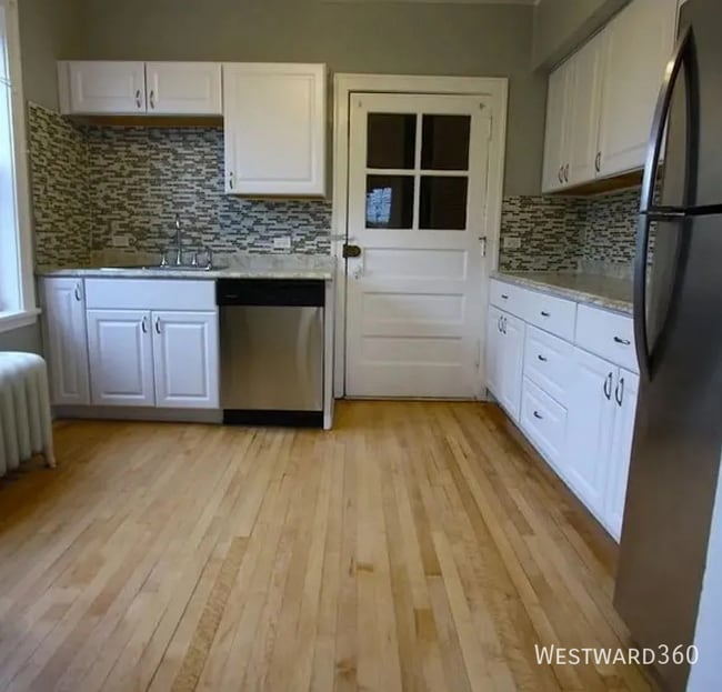 Building Photo - 2244 W Winona St Unit #2F