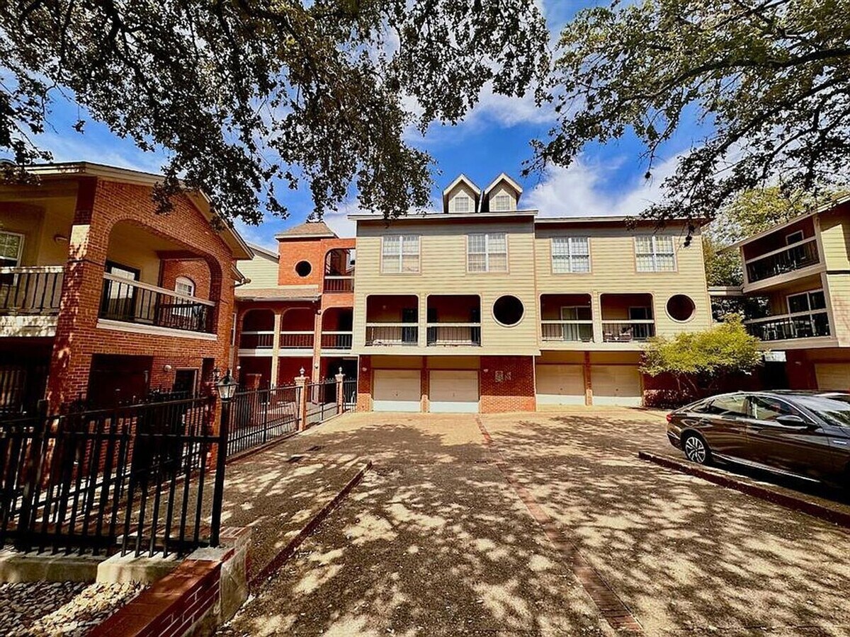 Photo - 3200 Duval St Unit 308