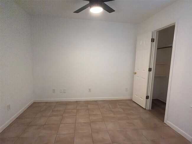 103 N Mockingbird Cir